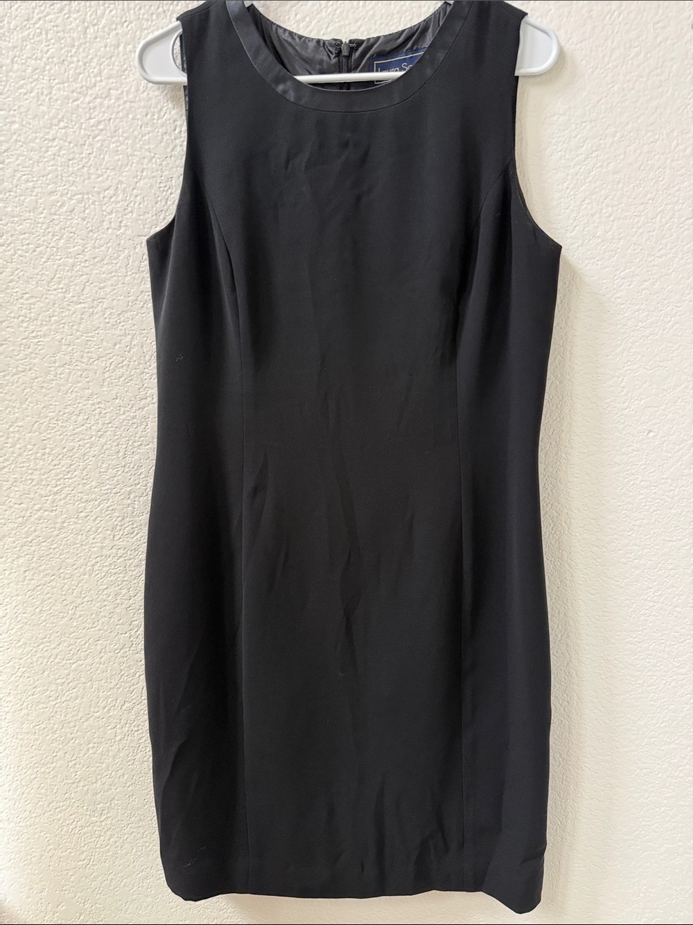 Laura Scott Black Sleeveless Mini Sheath Dress